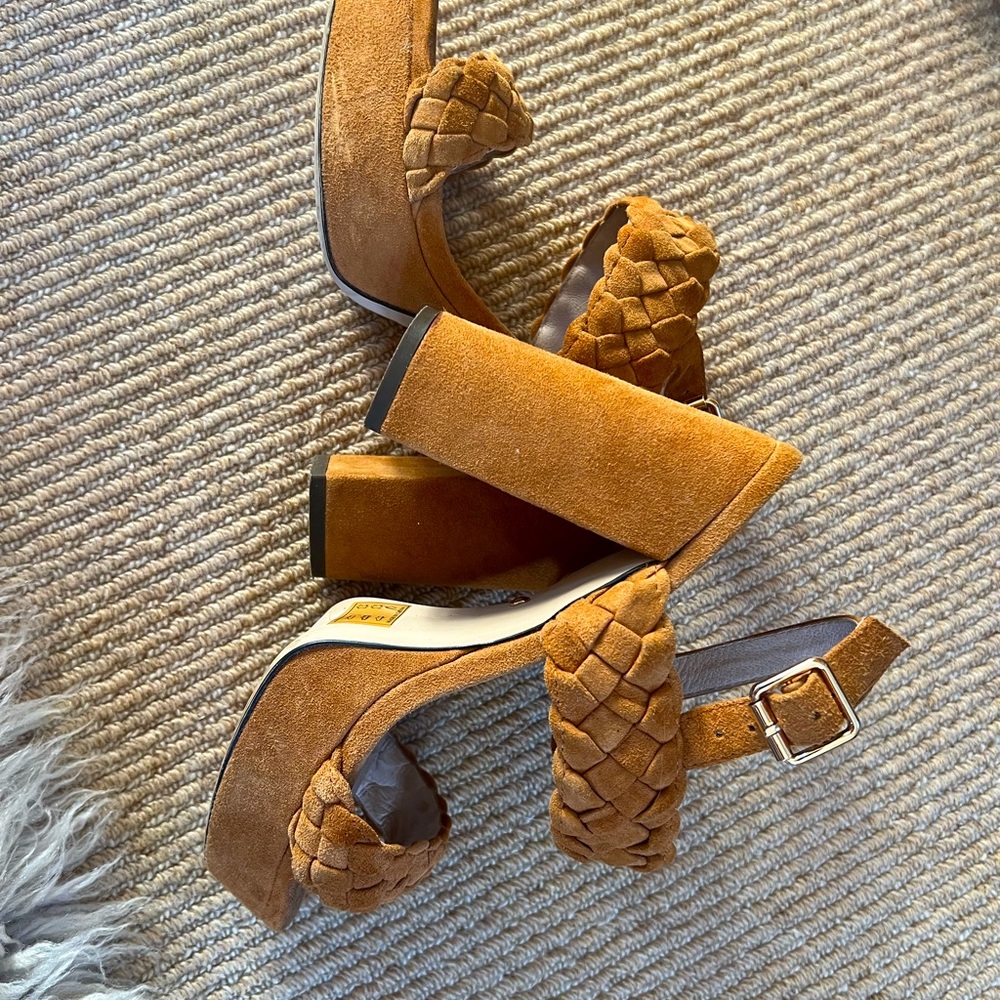 RAYE SUEDE PLATFORM HEELS. Size 7 - Picture 4 of 6